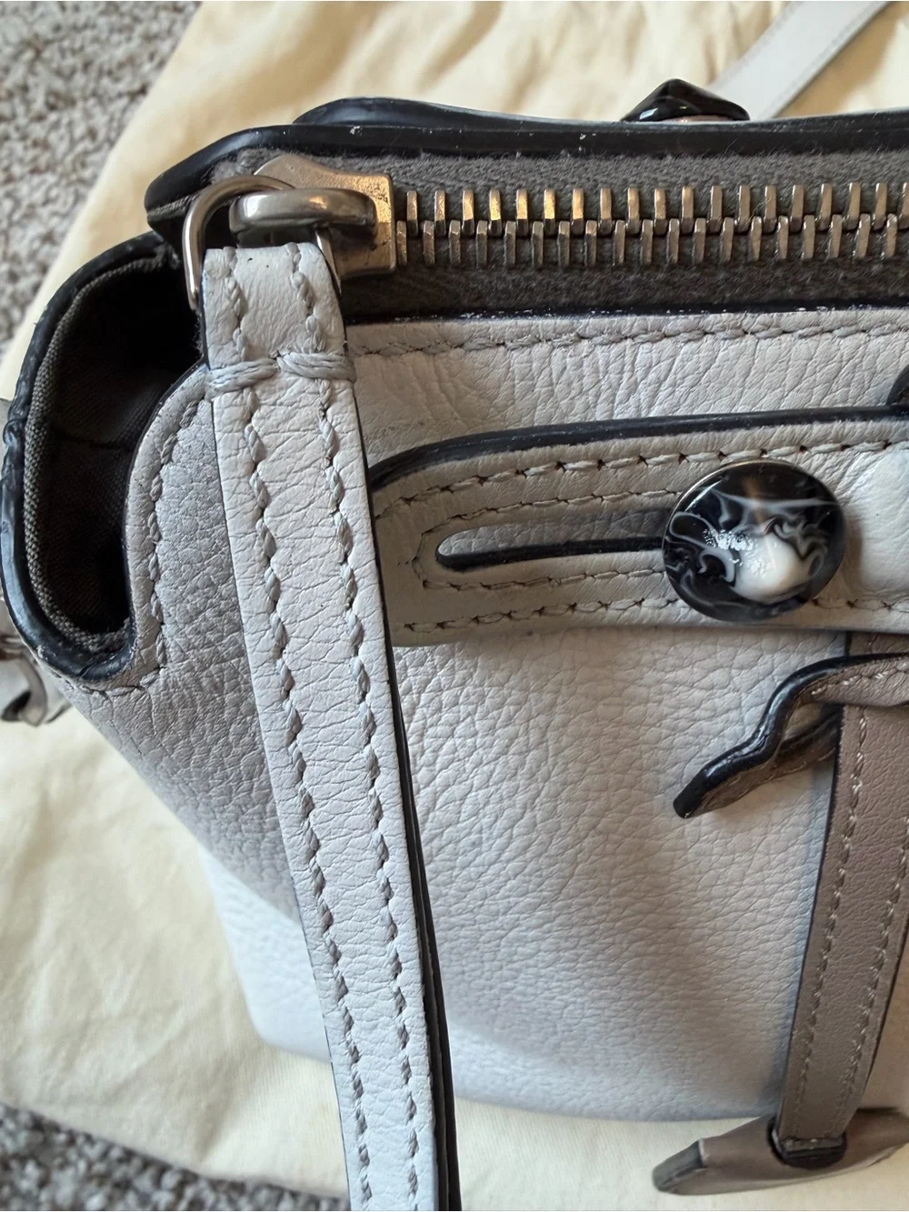 Fendi White Leather Shoulder Bag with Multicolor Floral Patch - Picture 3 of 12